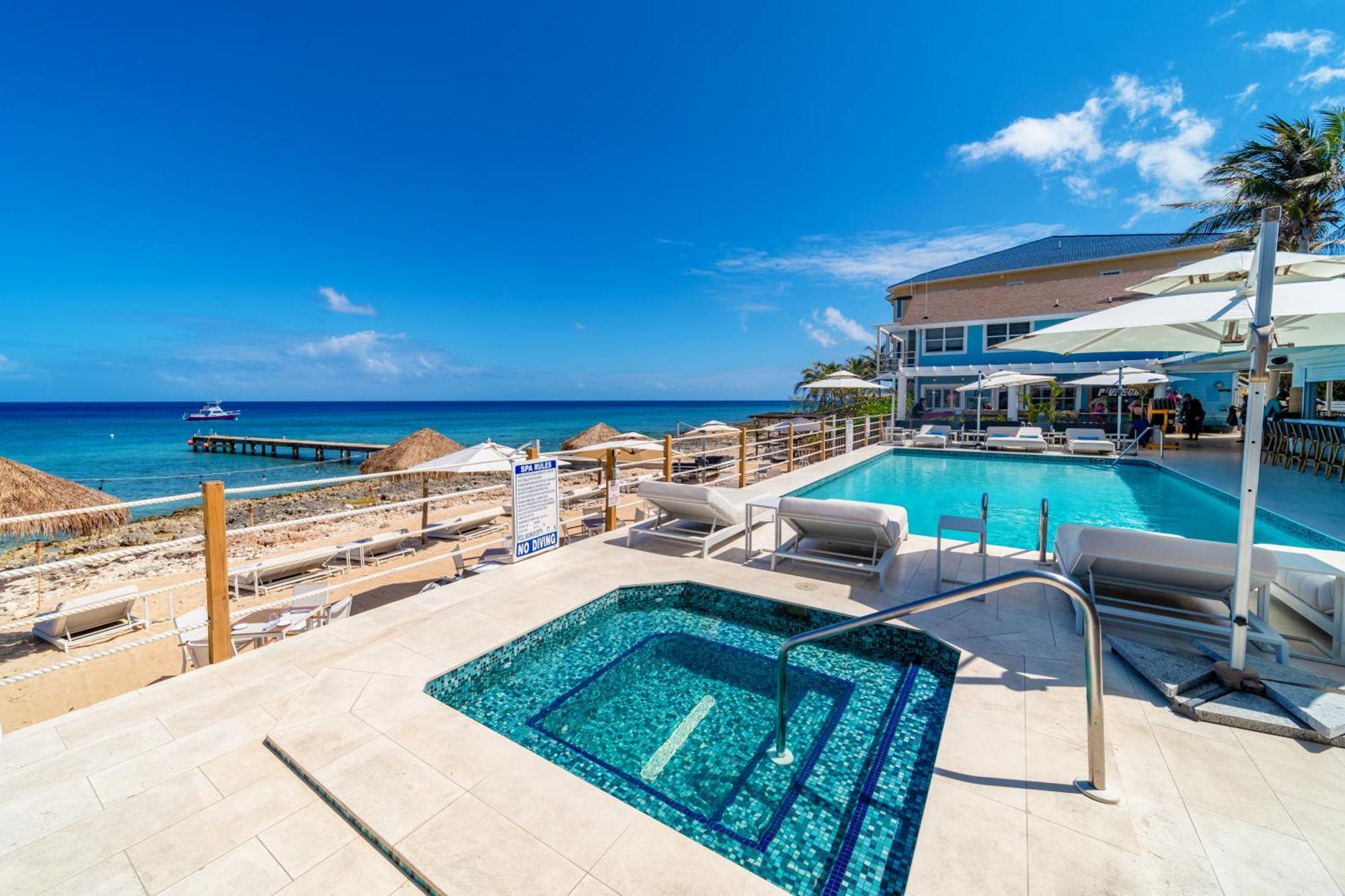 Cobalt Coast Resort West Bay Exterior photo